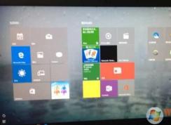 Win10桌面都是方塊應(yīng)用，圖標(biāo)不見了怎么辦？