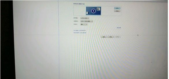 顯示屏出現(xiàn)了一條藍(lán)色的線怎么回事？