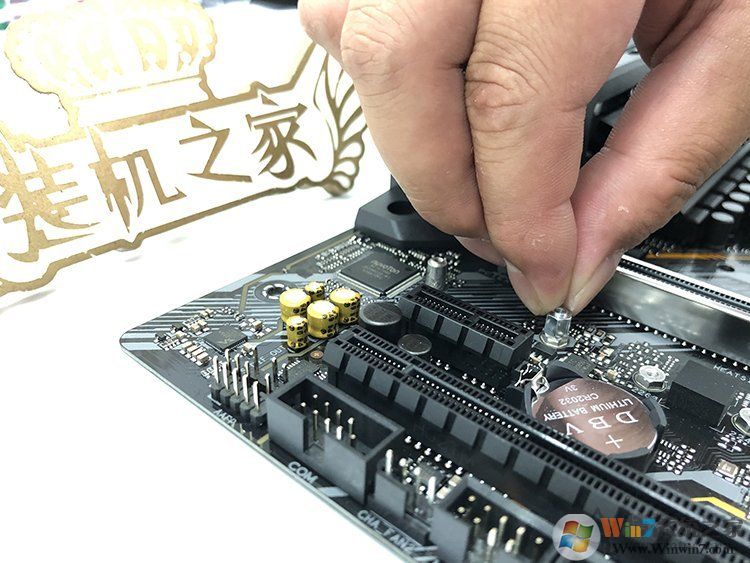 電腦怎么安裝固態(tài)硬盤？電腦安裝M.2和SATA SSD硬盤教程圖解